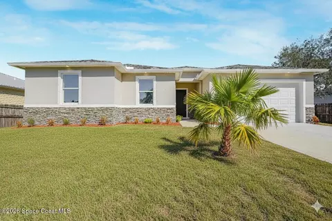 360 Warwick St SE, Palm Bay, FL 32909