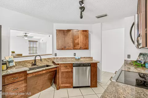 Kitchen - 718 Pine Island Dr, Melbourne, FL 32940 photo 4 of 5