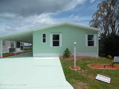 1040 E Dracena Dr E #P28, Micco, FL 32976