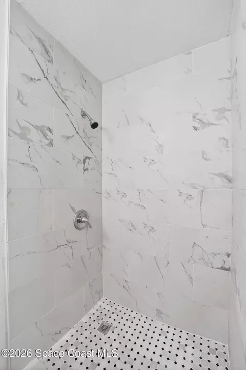 Bath - 2343 Grant St, Melbourne, FL 32901 photo 2 of 4