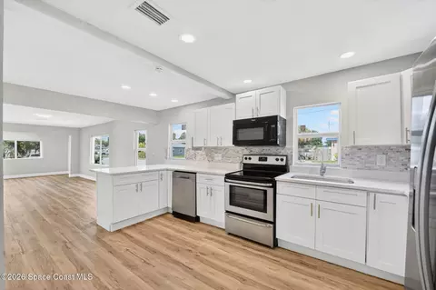 Kitchen - 2343 Grant St, Melbourne, FL 32901 photo 2 of 5