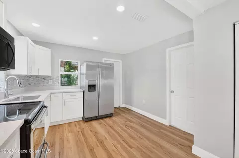 Kitchen - 2343 Grant St, Melbourne, FL 32901 photo 5 of 5