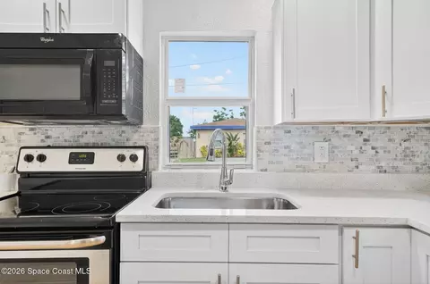 Kitchen - 2343 Grant St, Melbourne, FL 32901 photo 4 of 5