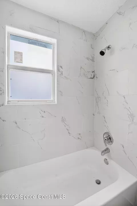 Bath - 2343 Grant St, Melbourne, FL 32901 photo 4 of 4
