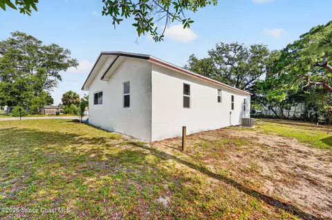 Exterior - 2343 Grant St, Melbourne, FL 32901 photo 2 of 3