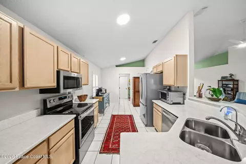 Kitchen - 1272 White Oak Cir, Melbourne, FL 32934 photo 3 of 3