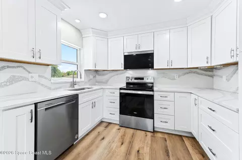Kitchen - 2517 Lipscomb St, Melbourne, FL 32901 photo 3 of 3