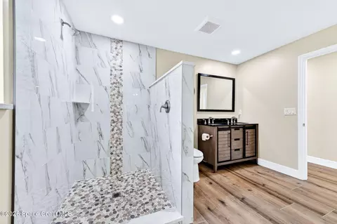 Bath - 2517 Lipscomb St, Melbourne, FL 32901 photo 1 of 3