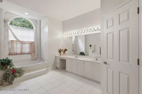 Bath - 330 Baytree Dr, Melbourne, FL 32940 photo 3 of 6