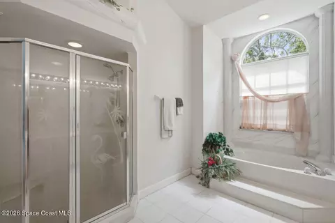 Bath - 330 Baytree Dr, Melbourne, FL 32940 photo 4 of 6
