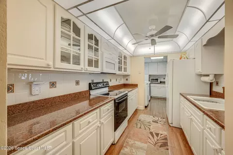 Kitchen - 986 Sarno Rd, Melbourne, FL 32935 photo 2 of 4