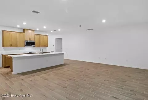 Living - 170 Arthur Ave, Edgewater, FL 32141 photo 2 of 4