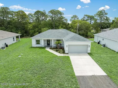 8216 104th Ct, Vero Beach, FL 32967