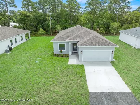 8226 104th Ct, Vero Beach, FL 32967