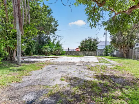 141 W Volusia Ln, Cocoa Beach, FL 32931