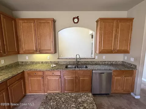 Kitchen - 4719 Chastain Dr, Melbourne, FL 32940 photo 3 of 4