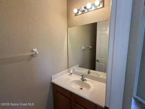 Bath - 4719 Chastain Dr, Melbourne, FL 32940 photo 4 of 6