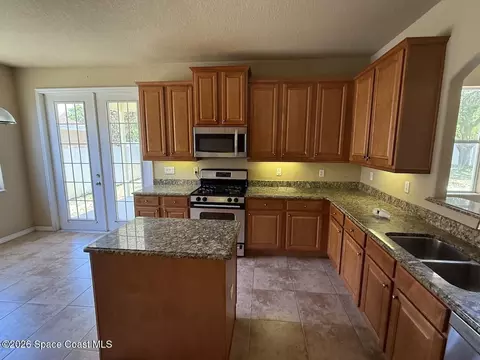 Kitchen - 4719 Chastain Dr, Melbourne, FL 32940 photo 1 of 4