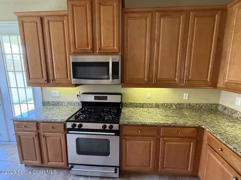 Kitchen - 4719 Chastain Dr, Melbourne, FL 32940 photo 2 of 4