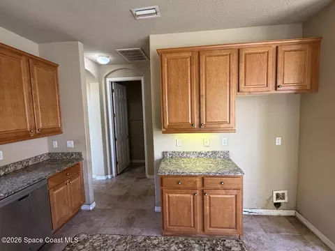 Kitchen - 4719 Chastain Dr, Melbourne, FL 32940 photo 4 of 4