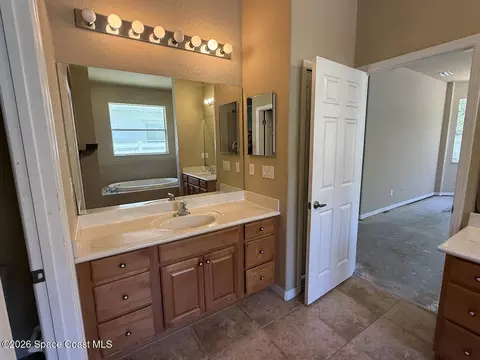 Bath - 4719 Chastain Dr, Melbourne, FL 32940 photo 3 of 6
