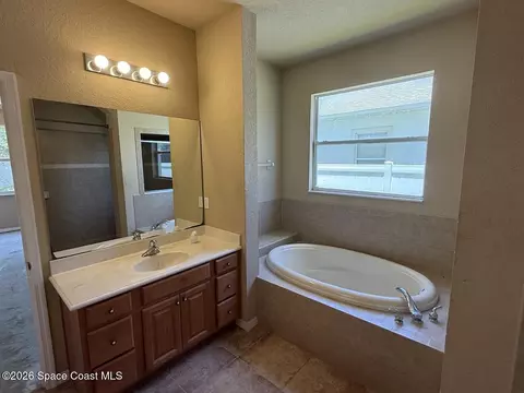 Bath - 4719 Chastain Dr, Melbourne, FL 32940 photo 2 of 6
