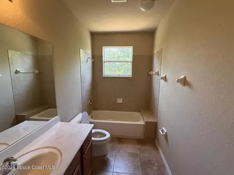 Bath - 4719 Chastain Dr, Melbourne, FL 32940 photo 5 of 6