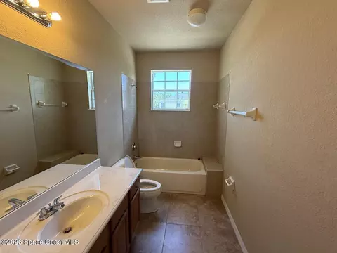 Bath - 4719 Chastain Dr, Melbourne, FL 32940 photo 6 of 6