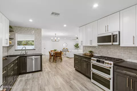 Kitchen - 3255 Hield Rd, Melbourne, FL 32904 photo 3 of 4
