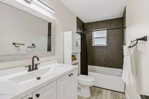 Bath - 3255 Hield Rd, Melbourne, FL 32904 photo 3 of 3