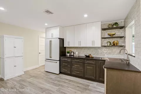 Kitchen - 3255 Hield Rd, Melbourne, FL 32904 photo 1 of 4