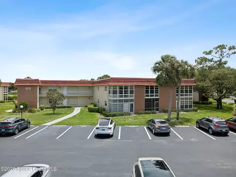 105 Spring Lake Ct #203, Vero Beach, FL 32962