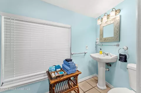 Bath - 907 E Melbourne Ave, Melbourne, FL 32901 photo 6 of 8