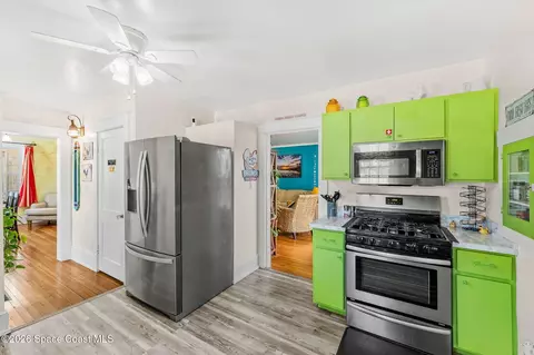 Kitchen - 907 E Melbourne Ave, Melbourne, FL 32901 photo 2 of 6