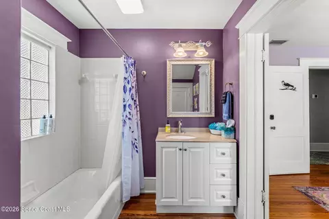 Bath - 907 E Melbourne Ave, Melbourne, FL 32901 photo 4 of 8