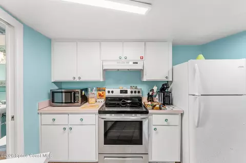 Kitchen - 907 E Melbourne Ave, Melbourne, FL 32901 photo 6 of 6
