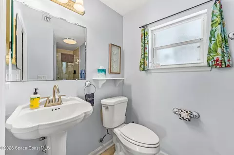 Bath - 907 E Melbourne Ave, Melbourne, FL 32901 photo 5 of 8