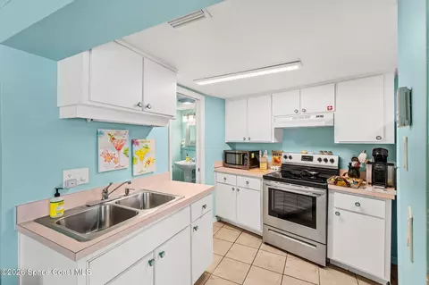 Kitchen - 907 E Melbourne Ave, Melbourne, FL 32901 photo 5 of 6