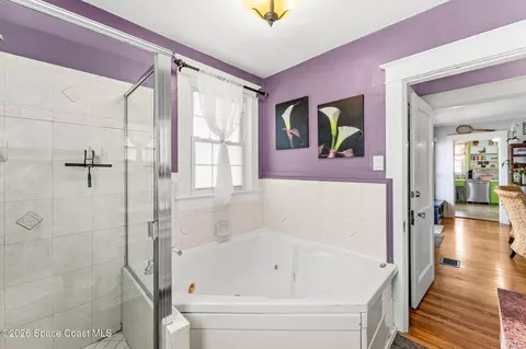 Bath - 907 E Melbourne Ave, Melbourne, FL 32901 photo 3 of 8