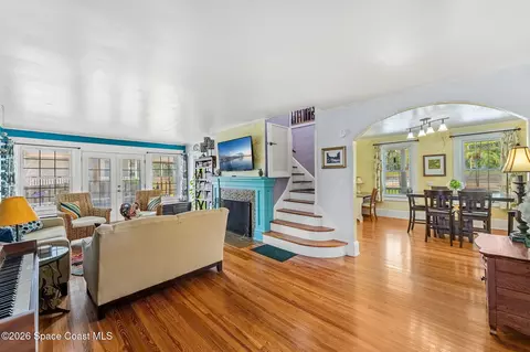 Living - 907 E Melbourne Ave, Melbourne, FL 32901 photo 2 of 5