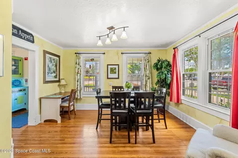 Dining - 907 E Melbourne Ave, Melbourne, FL 32901 photo 3 of 3