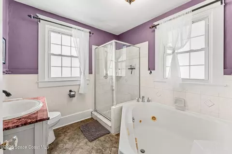 Bath - 907 E Melbourne Ave, Melbourne, FL 32901 photo 2 of 8