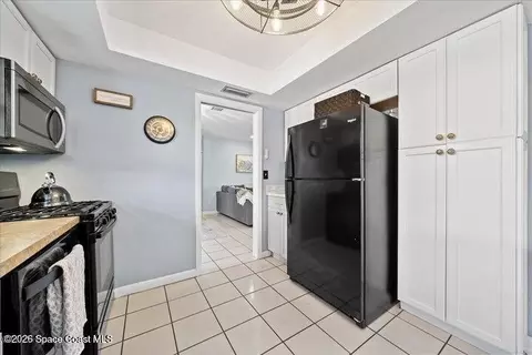 Kitchen - 637 E Lincoln Ave, Melbourne, FL 32901 photo 3 of 3
