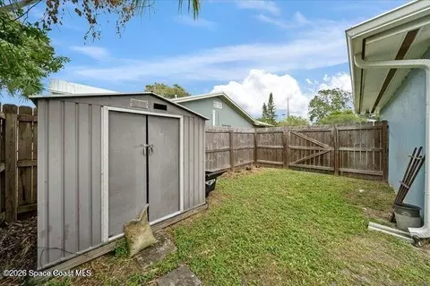 Exterior - 637 E Lincoln Ave, Melbourne, FL 32901 photo 3 of 5