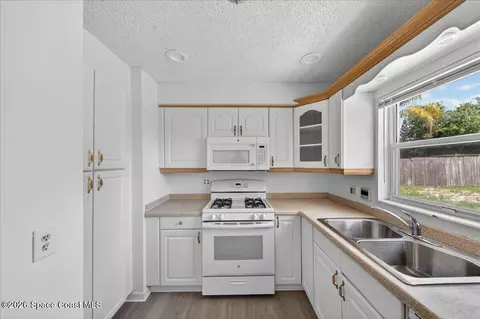 Kitchen - 2804 Kenyon Ave, Cocoa, FL 32926 photo 3 of 4