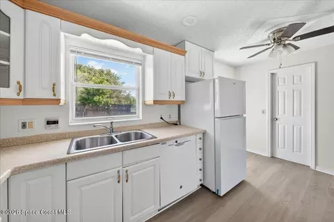 Kitchen - 2804 Kenyon Ave, Cocoa, FL 32926 photo 4 of 4