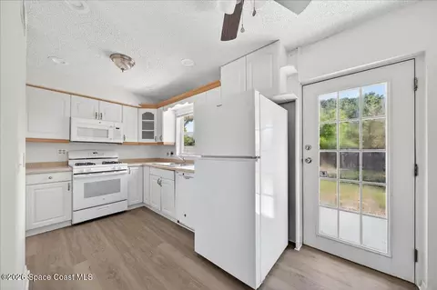 Kitchen - 2804 Kenyon Ave, Cocoa, FL 32926 photo 2 of 4