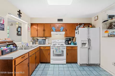 Kitchen - 2846 Davis Ln, Rockledge, FL 32955 photo 2 of 3