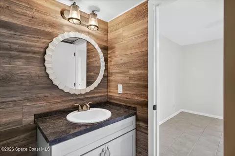 Bath - 1480 Roosevelt Ave #201, Melbourne, FL 32901 photo 2 of 5