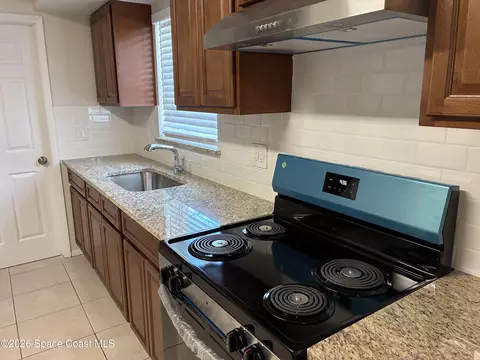 Kitchen - 705 Renner Ave, Melbourne, FL 32935 photo 2 of 2